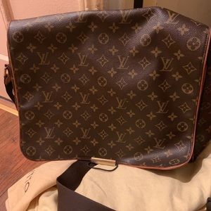 Louis Vuitton messenger authentic